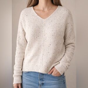 If It Were Me Cream Speckled Knit Sweater Medium Cozy V-Neck